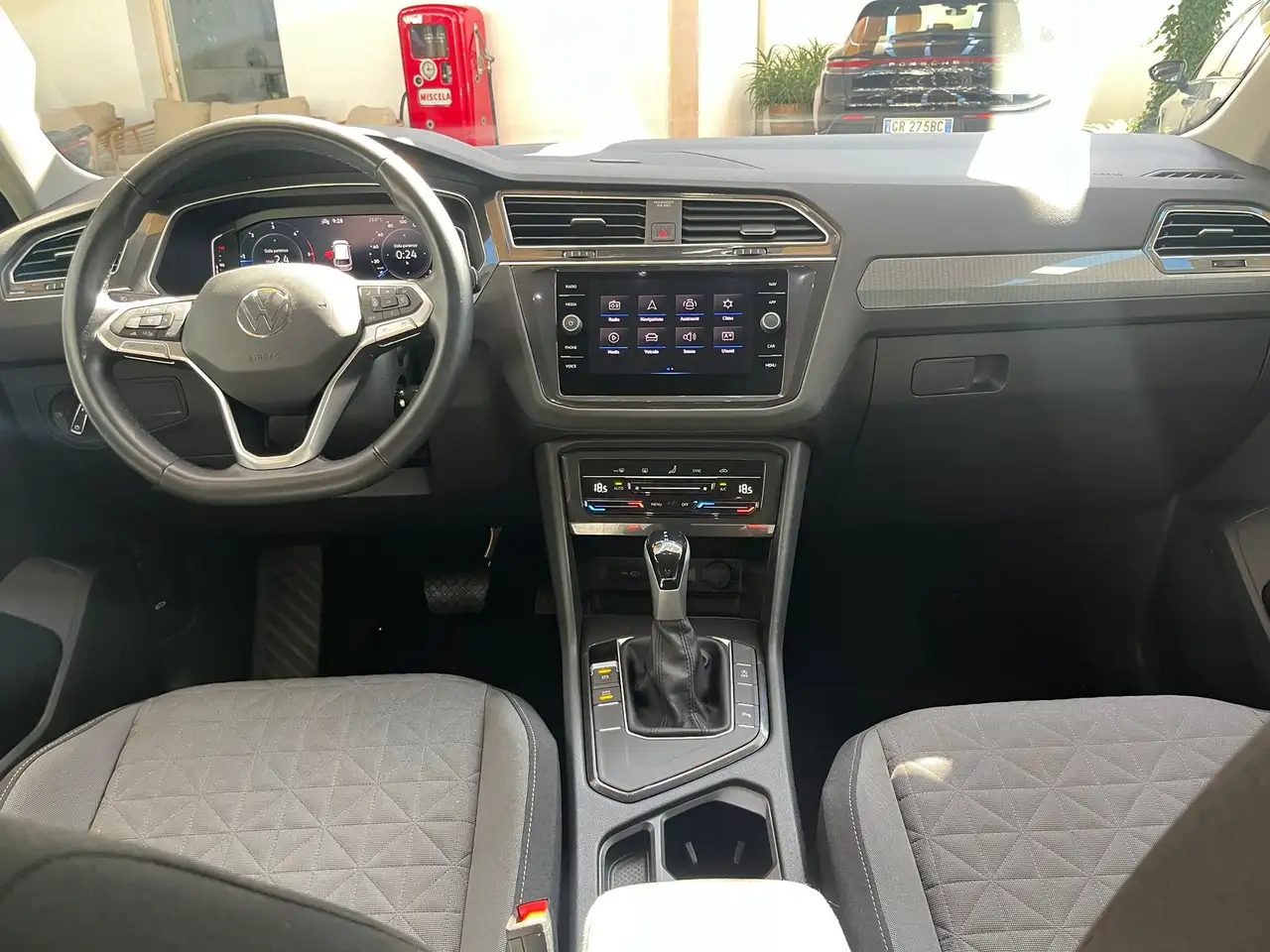 Volkswagen Tiguan II 2022 2.0 tdi Life 150cv dsg, миниатюра 9