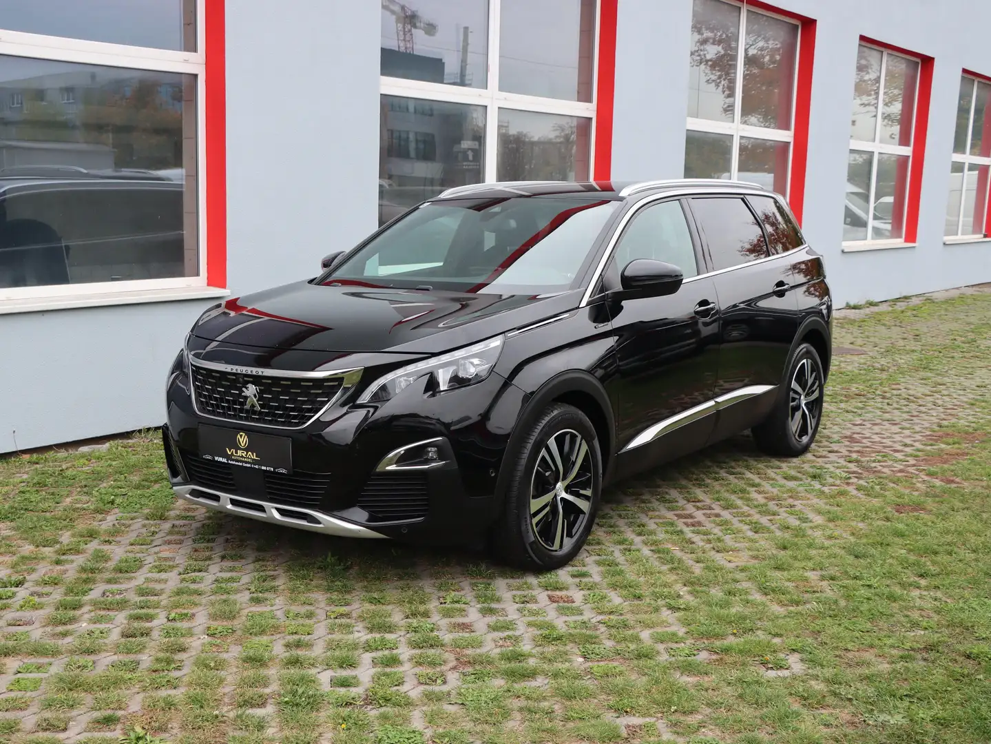 Peugeot 5008 SUV GT-Line 1,5 BlueHDi 130 S&S EAT8 | 7-Sitzer | Schwarz - 2