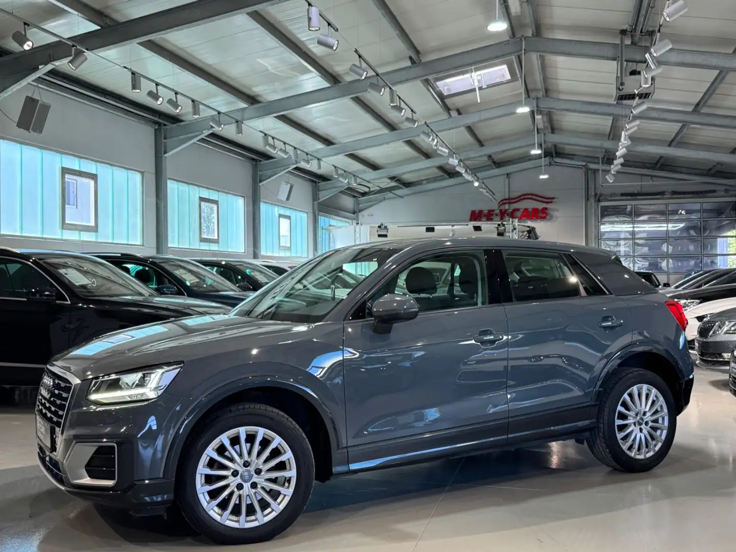 Audi Q2 30 TDI design*LED*ACC*AHK*S-TRONIC* Gris - 2