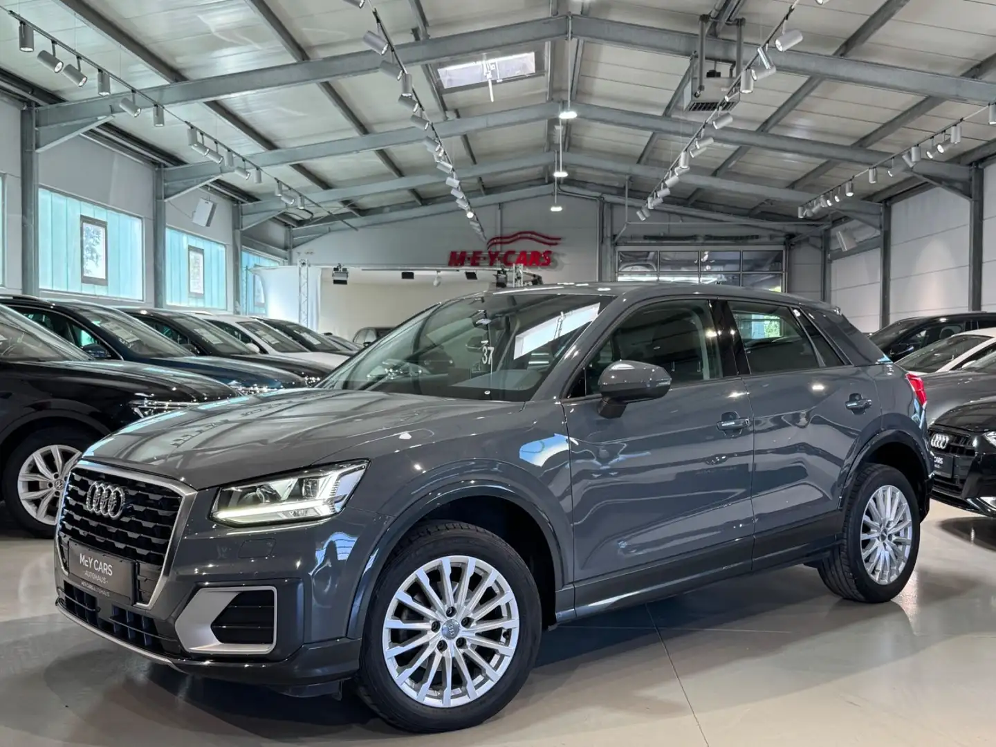 Audi Q2 30 TDI design*LED*ACC*AHK*S-TRONIC* Gris - 1