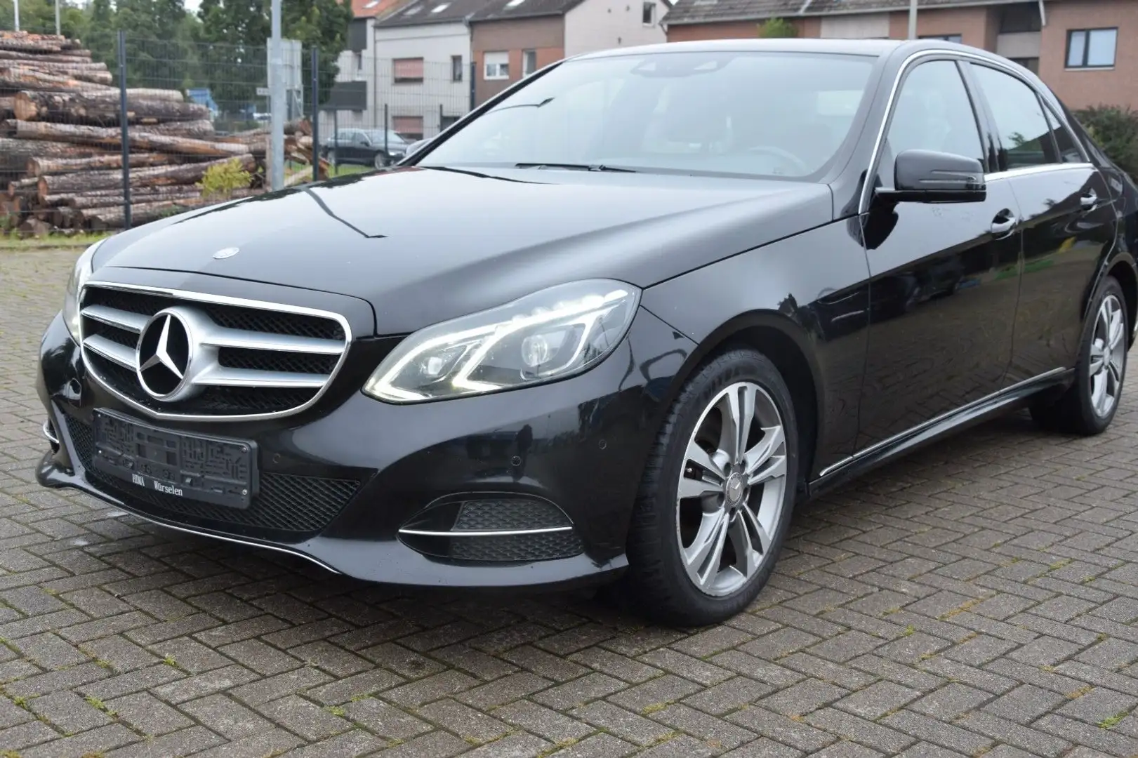 Mercedes-Benz E 350 BlueTEC 4-Matic*Navi*SSD*Standheizung*TV* Noir - 1