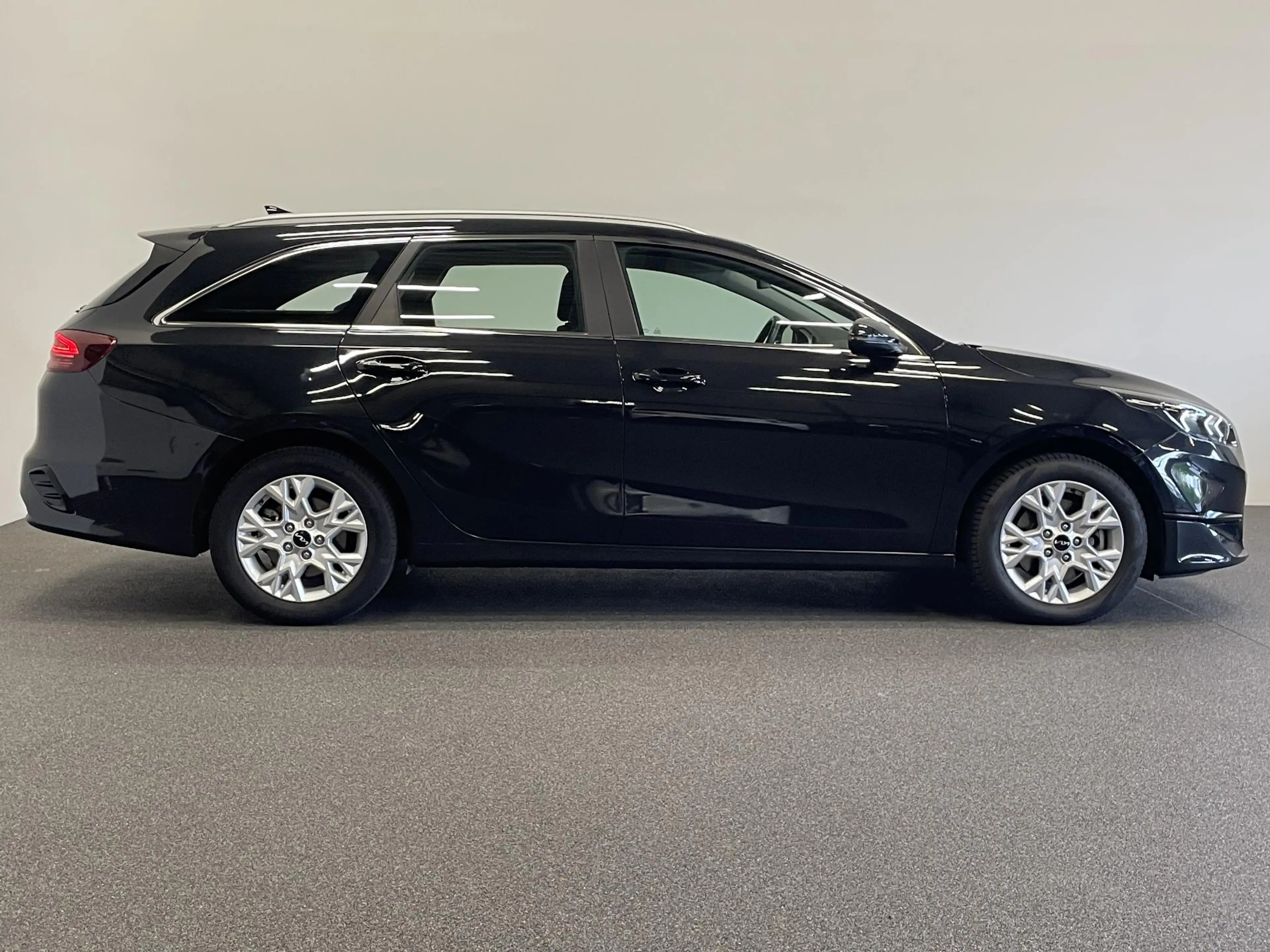 Kia Ceed SW / cee'd SW Sportswagon 1.0 T-GDi 120pk DynamicLine Climate Co — photo 9