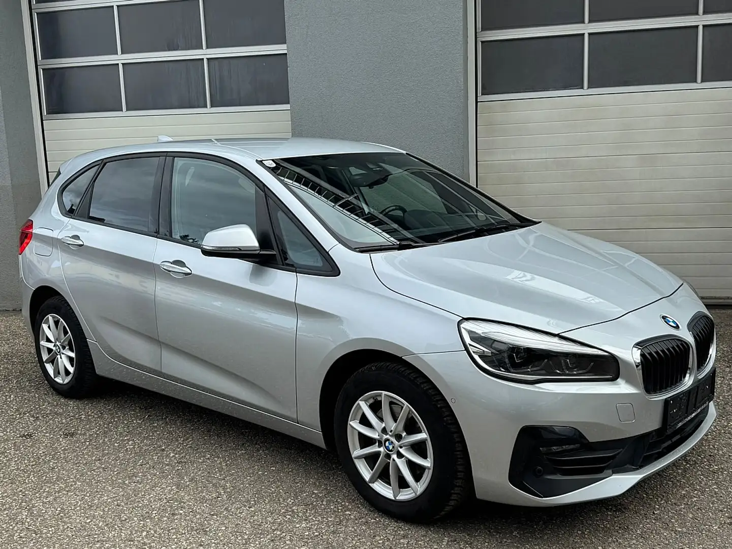 BMW 216 d Active Tourer Advantage Aut. Silber - 1