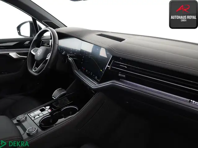 Volkswagen Touareg view 11