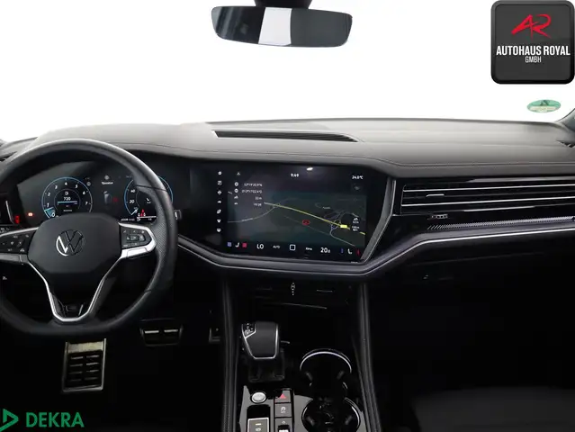 Volkswagen Touareg view 9
