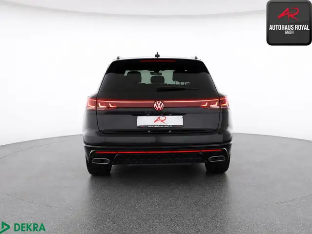 Volkswagen Touareg view 4