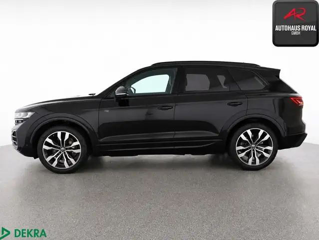 Volkswagen Touareg view 2