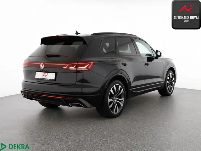 Volkswagen Touareg view 5