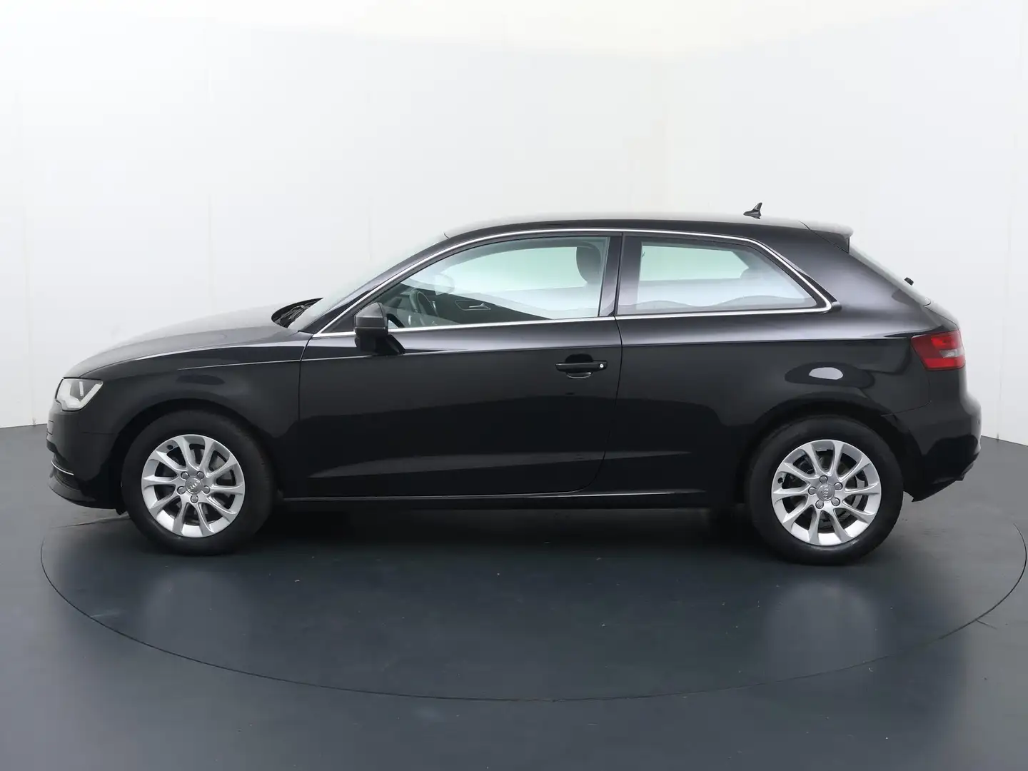 Audi A3 1.2 TFSI Attraction Pro Line | Automaat | Multifun Zwart - 2