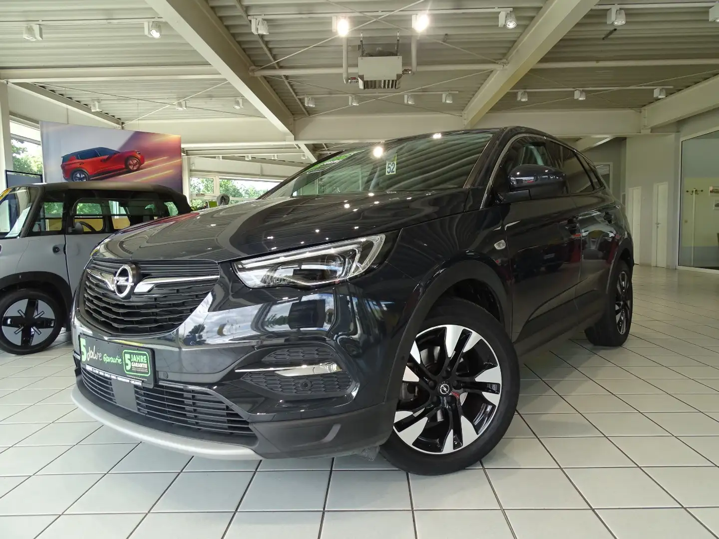 Opel Grandland X 1.2 Turbo INNOVATION Navi, LED, DAB Grijs - 2