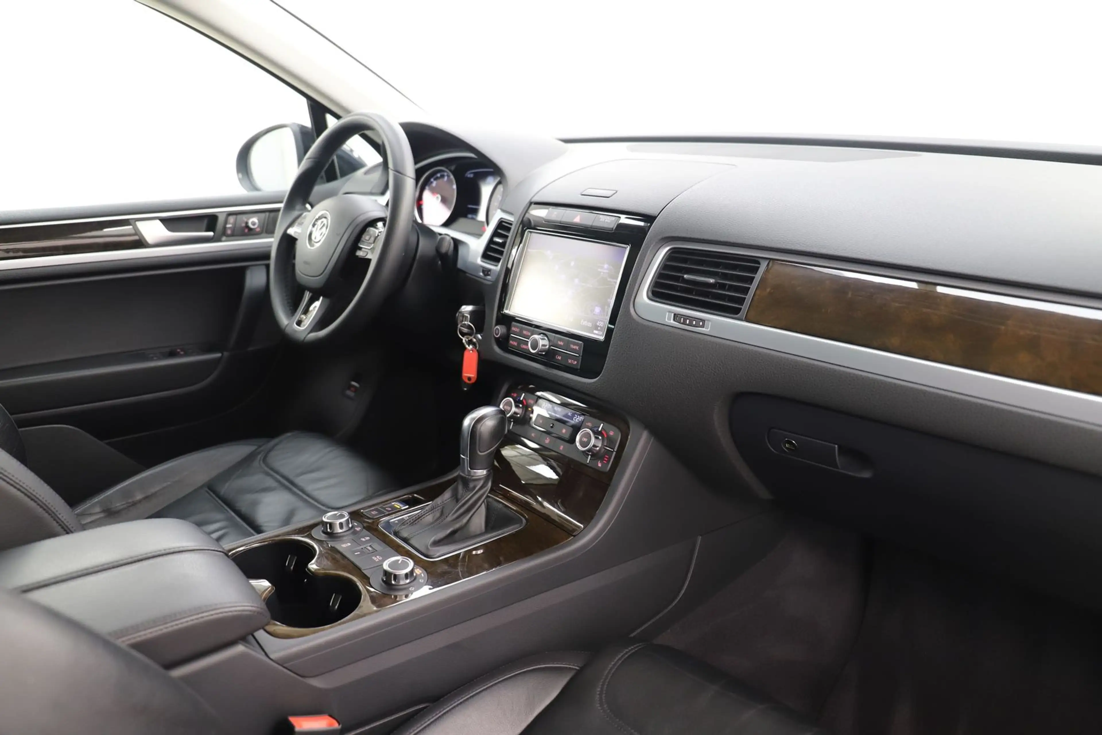 Volkswagen Touareg 3.0TDI V6 245PS 4M BMT R Line Pano 1Hand — photo 15