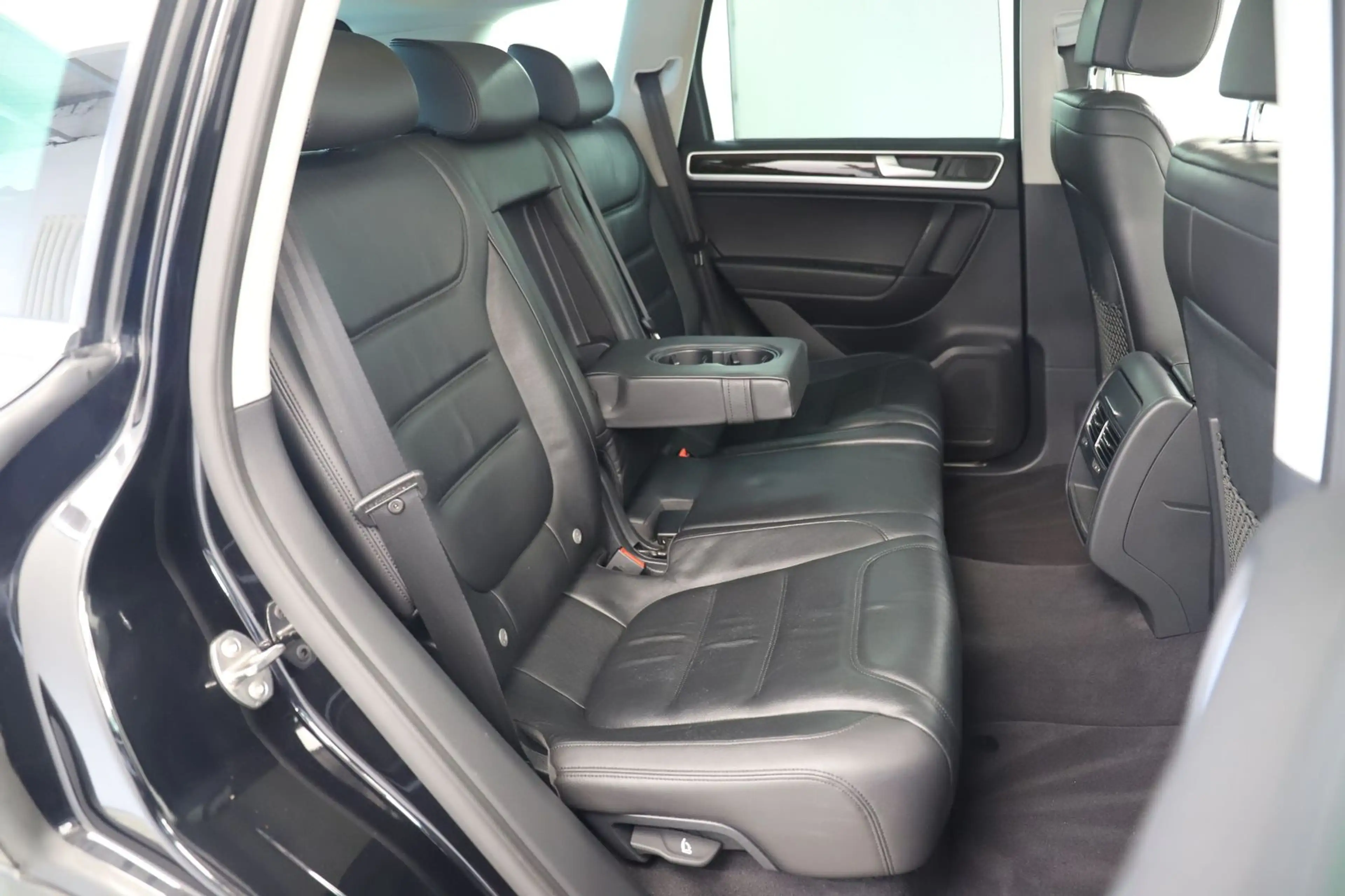 Volkswagen Touareg 3.0TDI V6 245PS 4M BMT R Line Pano 1Hand — photo 12