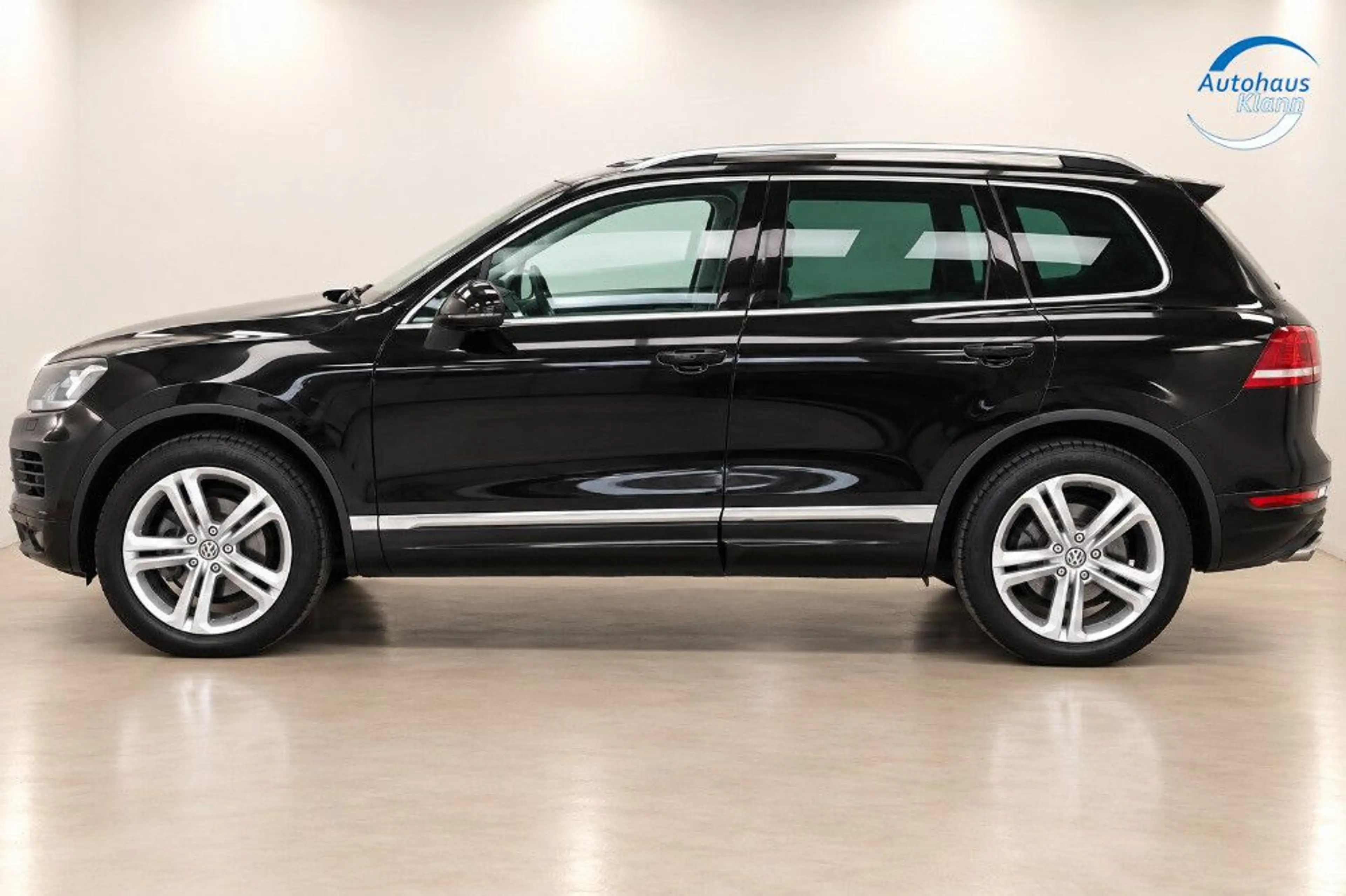 Volkswagen Touareg 3.0TDI V6 245PS 4M BMT R Line Pano 1Hand — photo 4