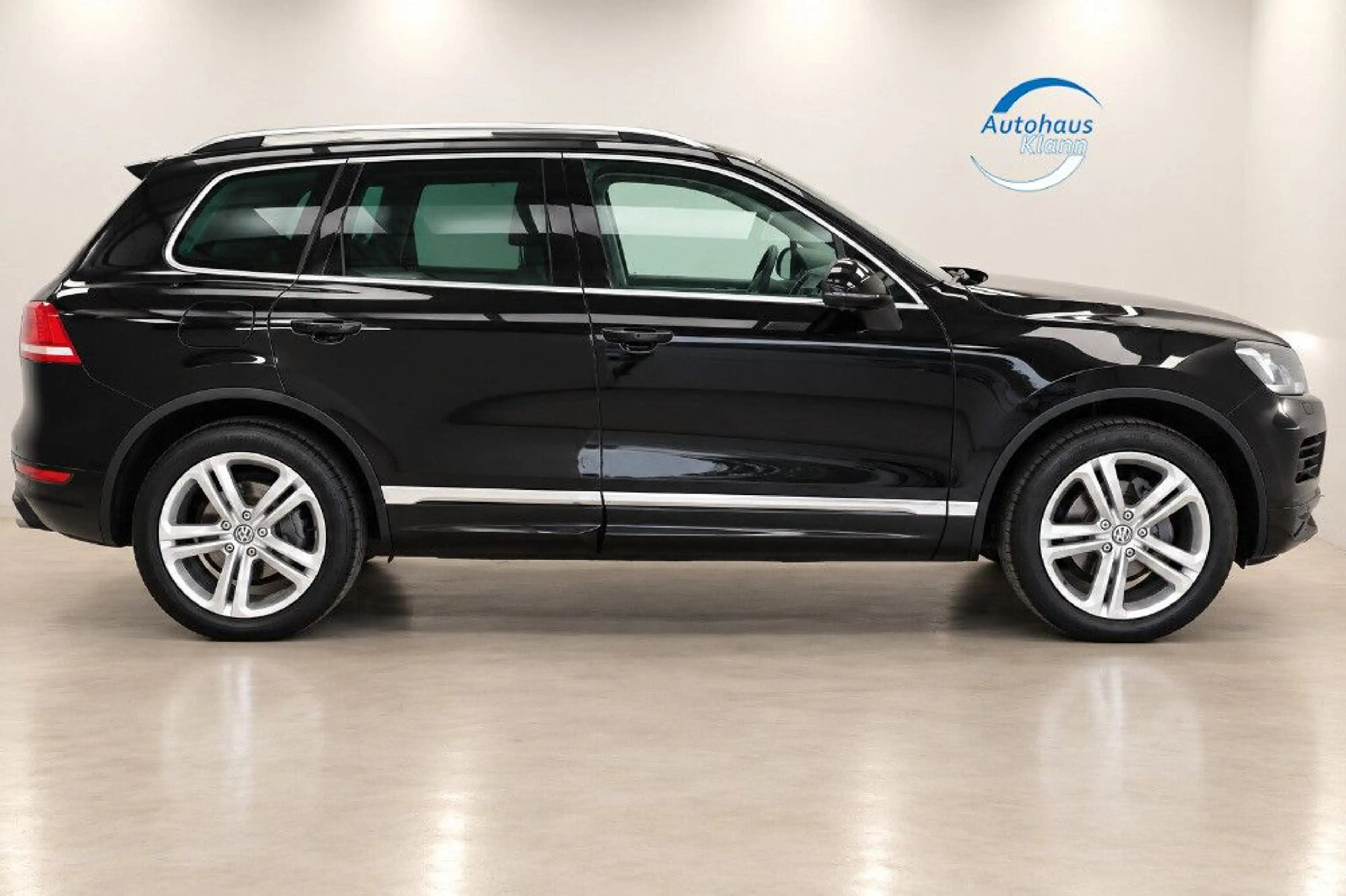 Volkswagen Touareg 3.0TDI V6 245PS 4M BMT R Line Pano 1Hand — photo 5