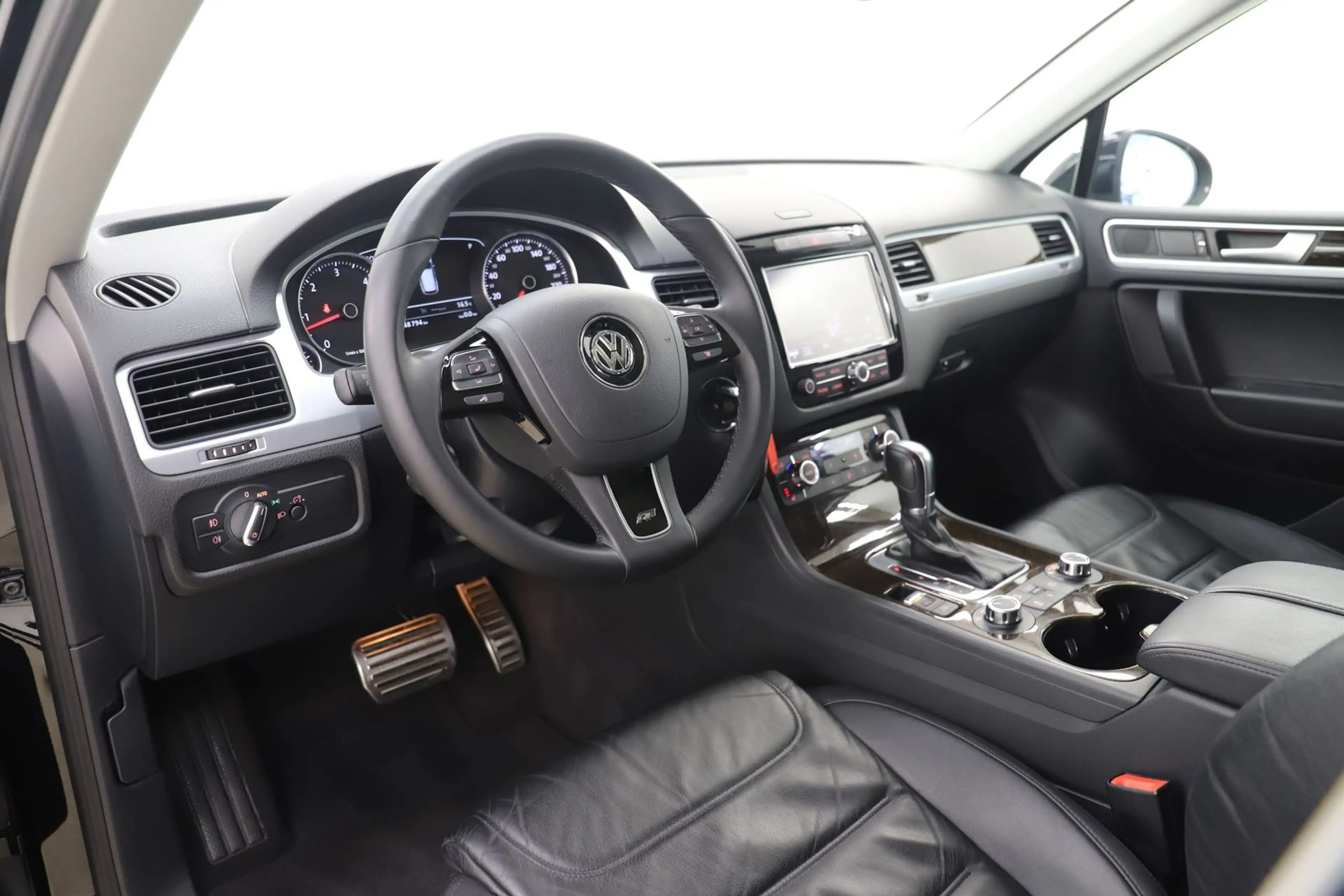 Volkswagen Touareg 3.0TDI V6 245PS 4M BMT R Line Pano 1Hand — photo 13