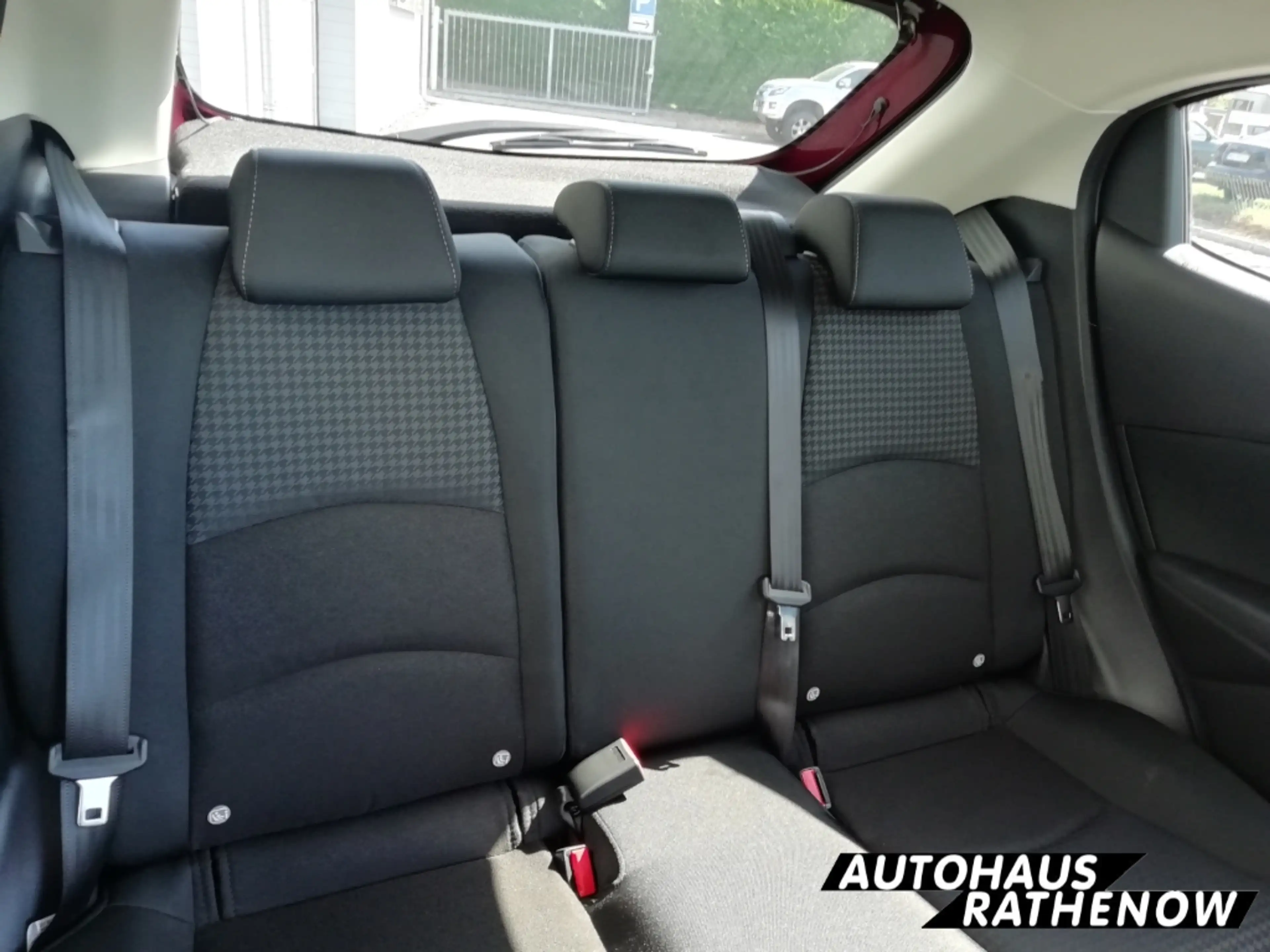 Mazda 2 Exclusive-Line Skyactiv-G Allwetter Klimaautomatik — photo 11