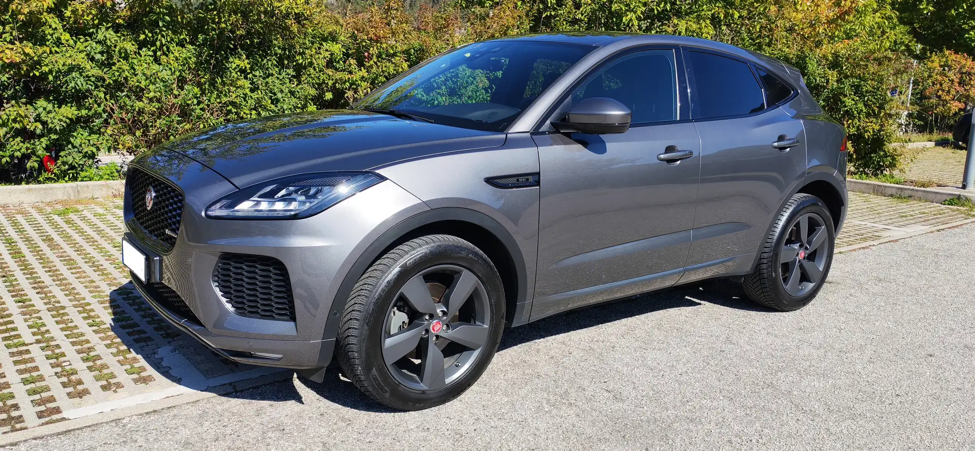 Jaguar E-Pace E-Pace 2.0d i4 R-Dynamic SE awd 180cv auto my19 Grigio - 1