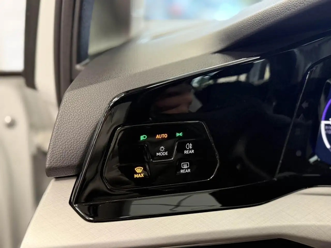 Volkswagen Golf Standard Model — photo 21