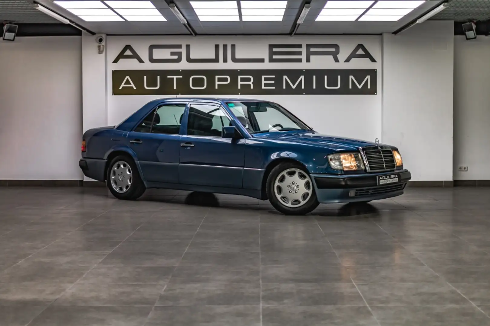 Mercedes-Benz MERCEDES-BENZ Clase E Berlina  Automático de 5 Pu Bleu - 1