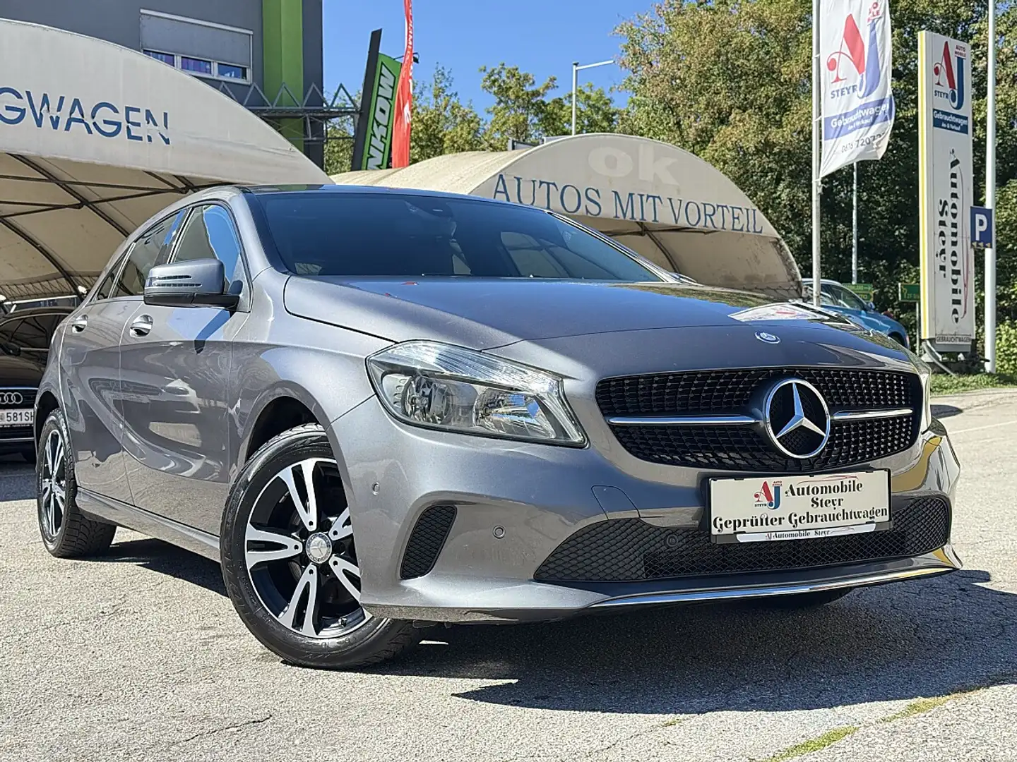 Mercedes-Benz A 180 Style+Navi+Teilleder+Parksensor vorne & hinten Grau - 1