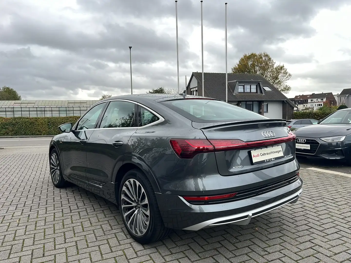 Audi e-tron Sportback 50 quattro S Line VC+ Kam LM21 Grau - 2