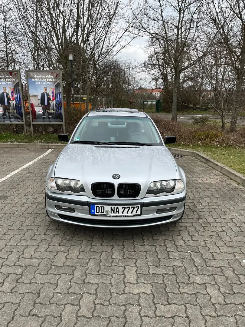 BMW 318 318i Comfort Edition Gümüş rengi - 2