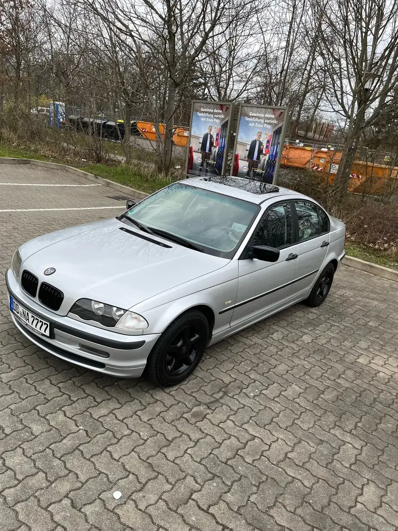 BMW 318 318i Comfort Edition Stříbrná - 1