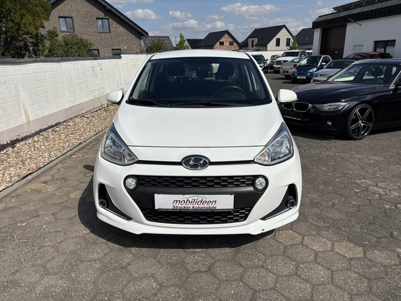 Hyundai i10 i10 1.2 Automatik Navi Sitzh PDC 1.Hand — photo 2