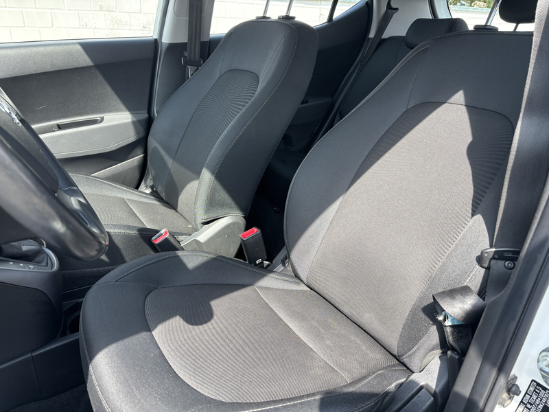 Hyundai i10 i10 1.2 Automatik Navi Sitzh PDC 1.Hand — photo 9