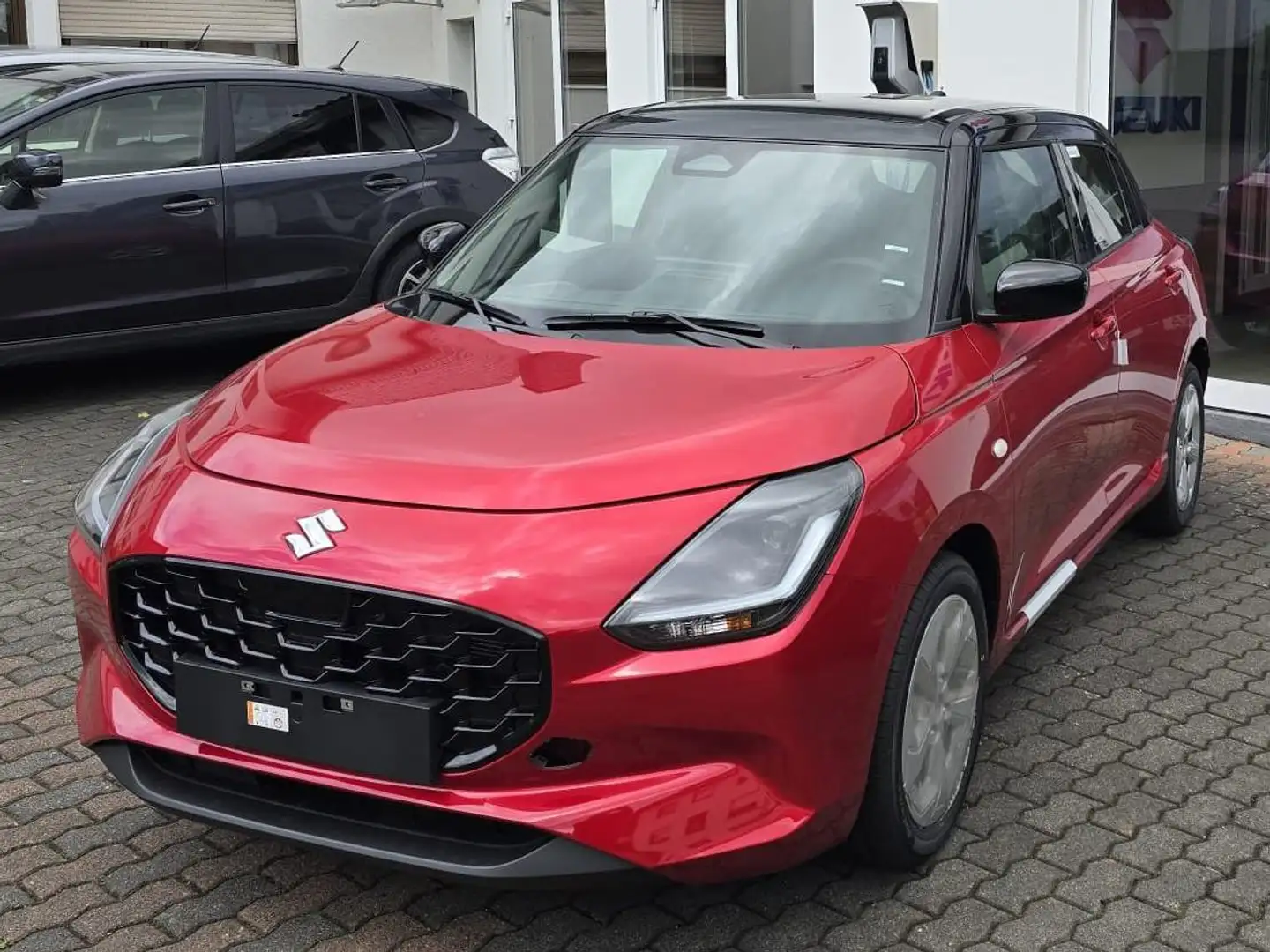 Suzuki Swift 1.2 Hybrid MT Comfort Rood - 1