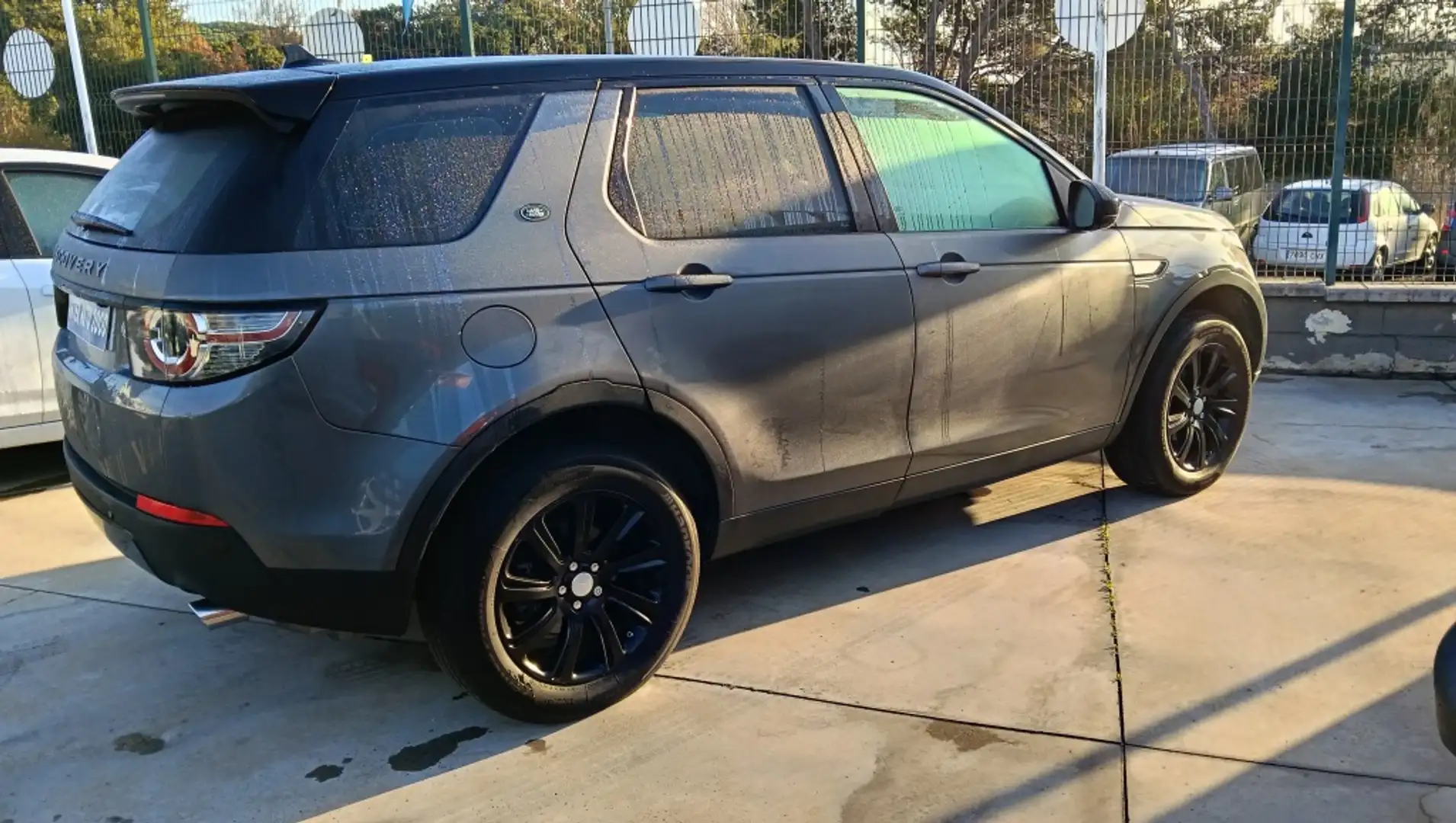 Land Rover Discovery Sport 2.0TD4 Pure 7pl. 4x4 Aut. 150 Grau - 2