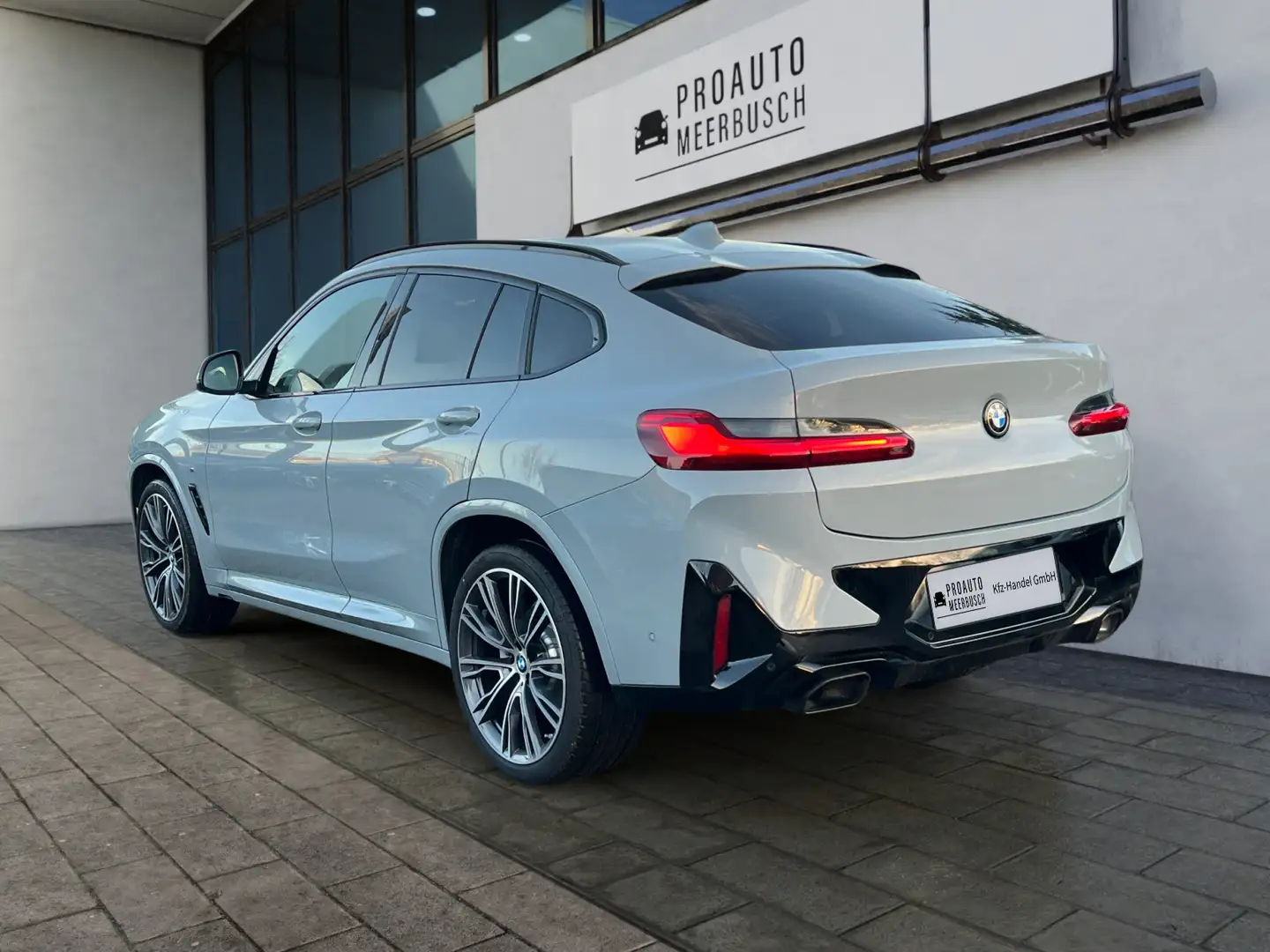 BMW X4 xDrive 30d M Sport AHK/LASER/HUD/STNHDZNG/H&K Grau - 2