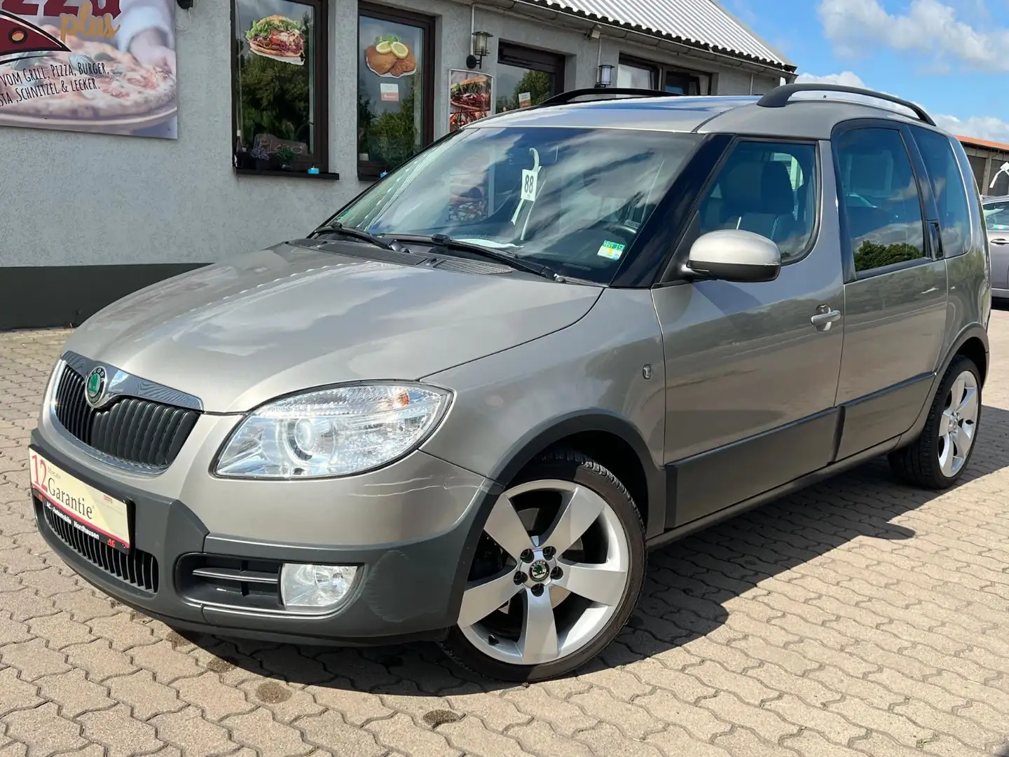 Skoda Roomster Scout Plus Edition Zlatna - 1
