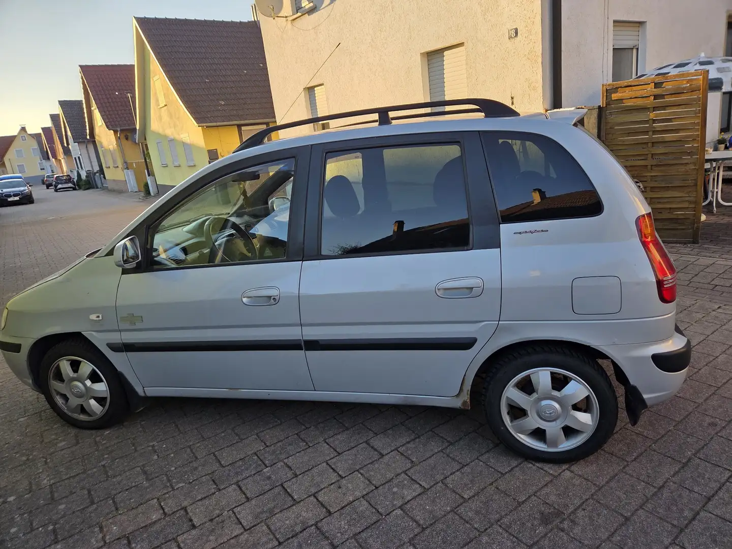 Hyundai Matrix 1.6 GLS - 2