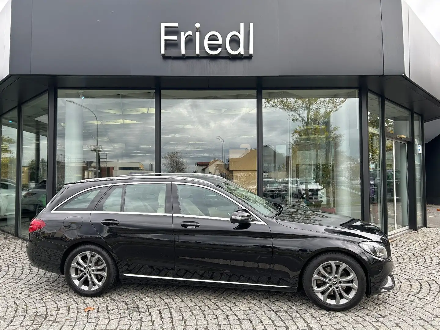 Mercedes-Benz C 220 d T AHK, LED, Leder, Ambiente Schwarz - 2