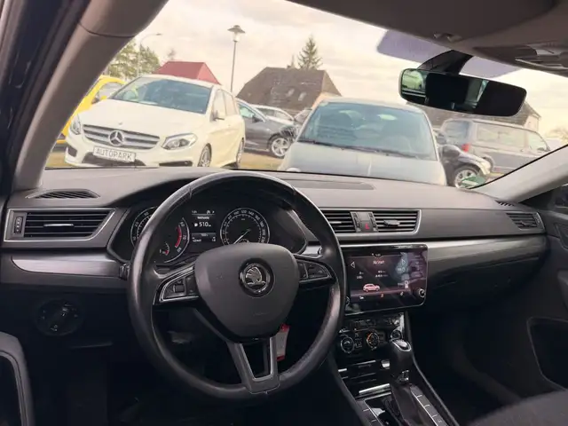 Skoda Superb view 10