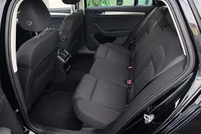 Skoda Superb view 13