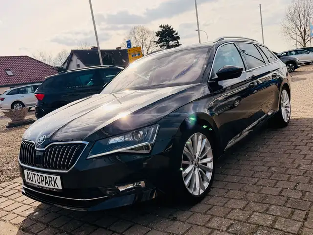 Skoda Superb view 3