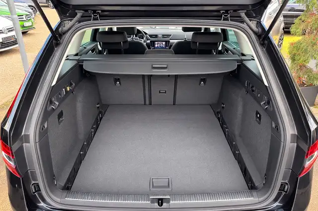 Skoda Superb view 14