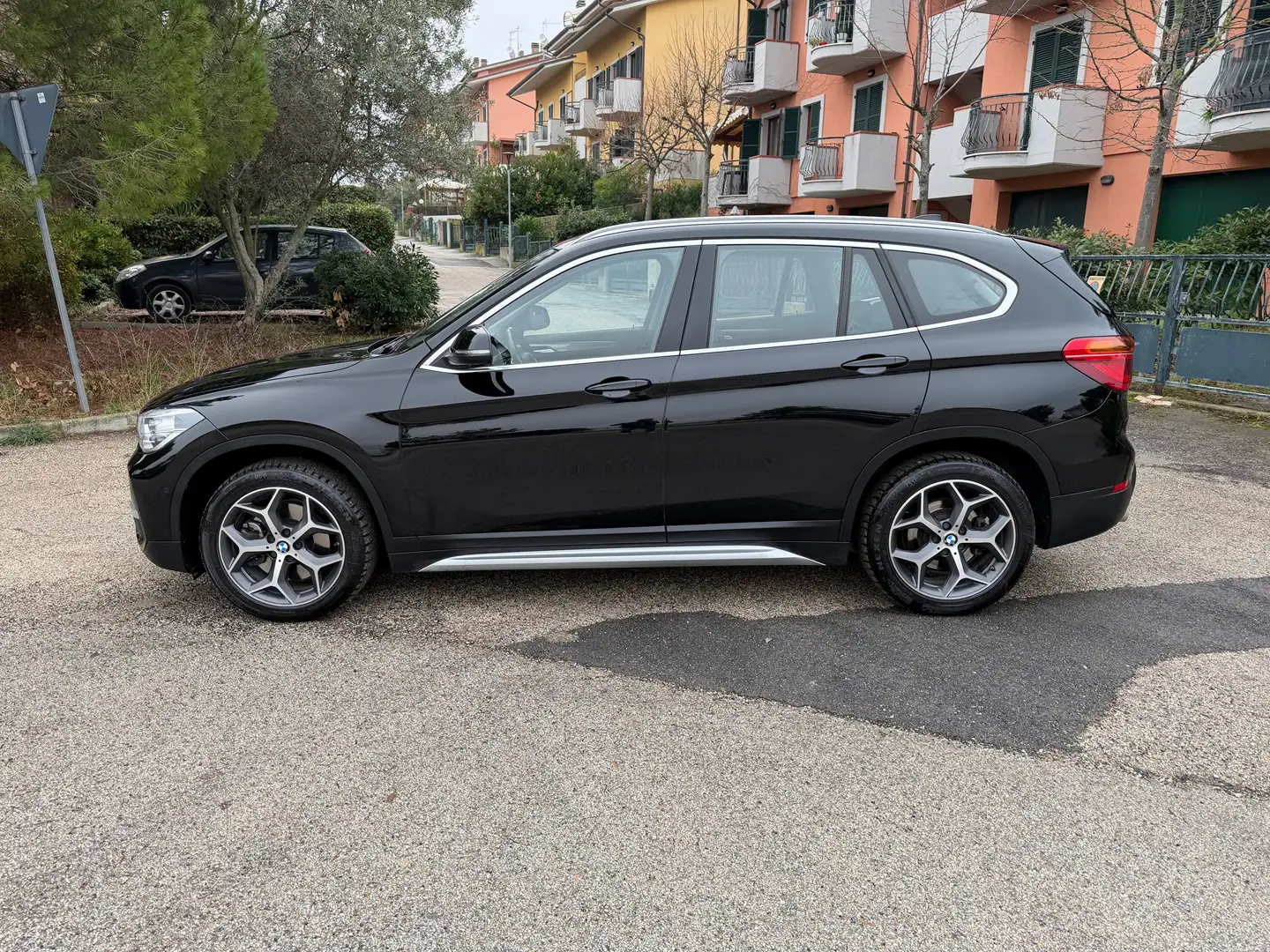 BMW X1 X1 sdrive20d Sport auto gancio traino Nero - 2