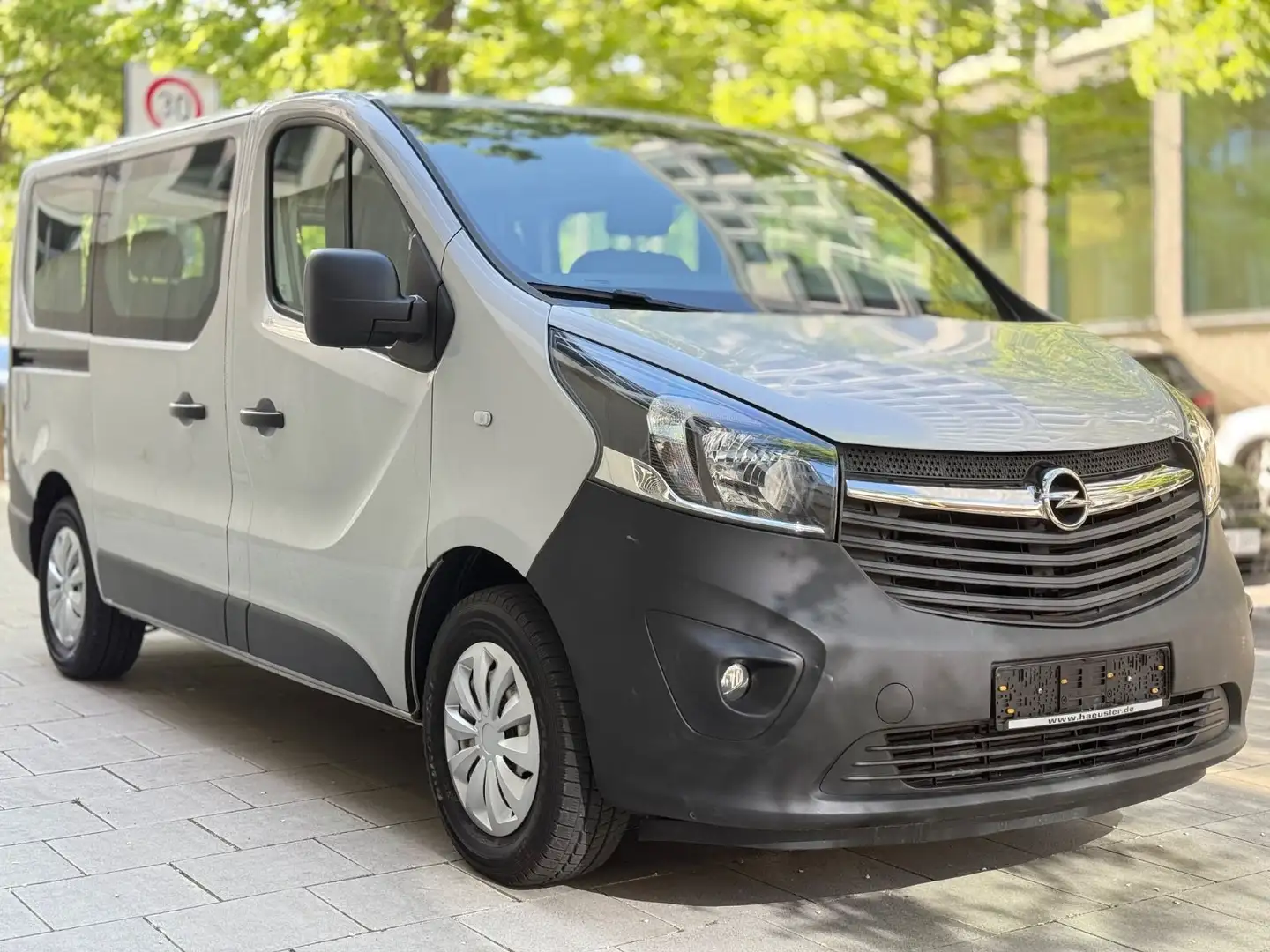 Opel Vivaro B Kombi Combi L1H1 2,9t Euro6 AHK 9-Sitze Silber - 2