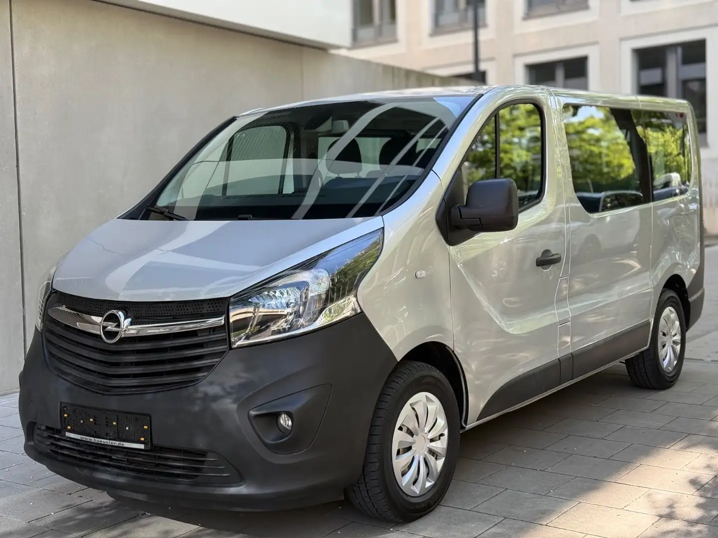 Opel Vivaro B Kombi Combi L1H1 2,9t Euro6 AHK 9-Sitze Silber - 1