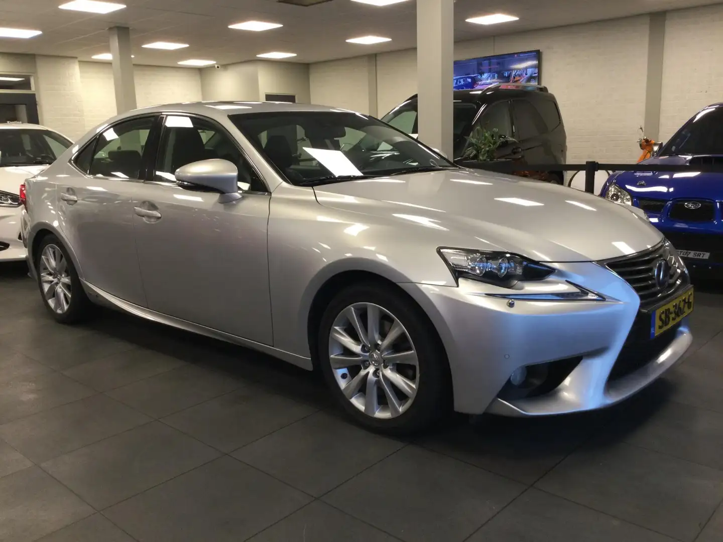 Lexus IS 300 300h Luxury Line vol optie 11-2013 gehele historie Grau - 2