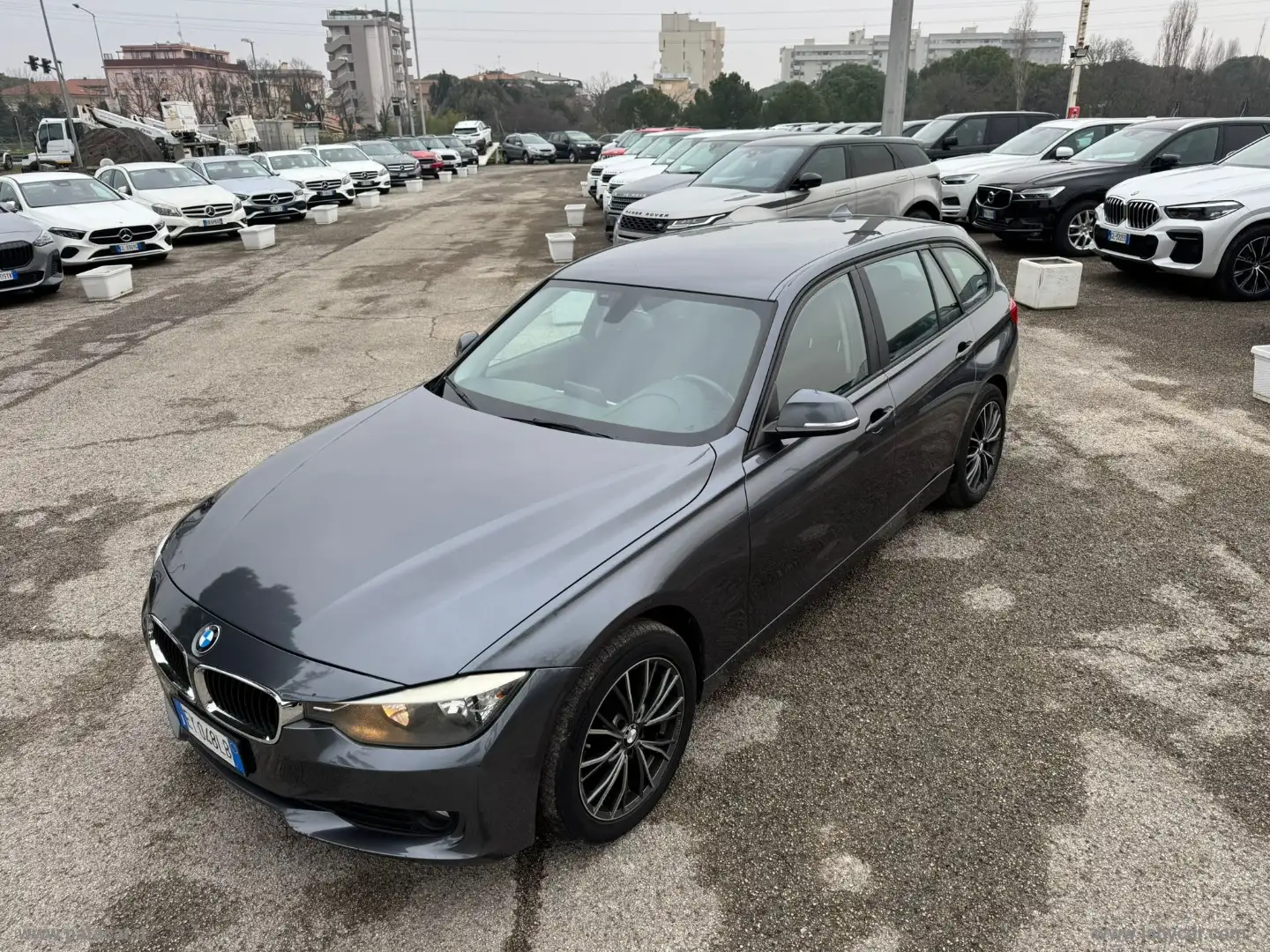 BMW 328 320d Touring Business aut. Gris - 1