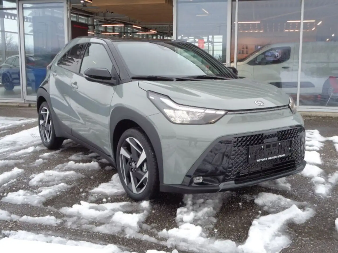 Toyota Aygo X 1,5 Hybrid Lounge *NEU* Grün - 1
