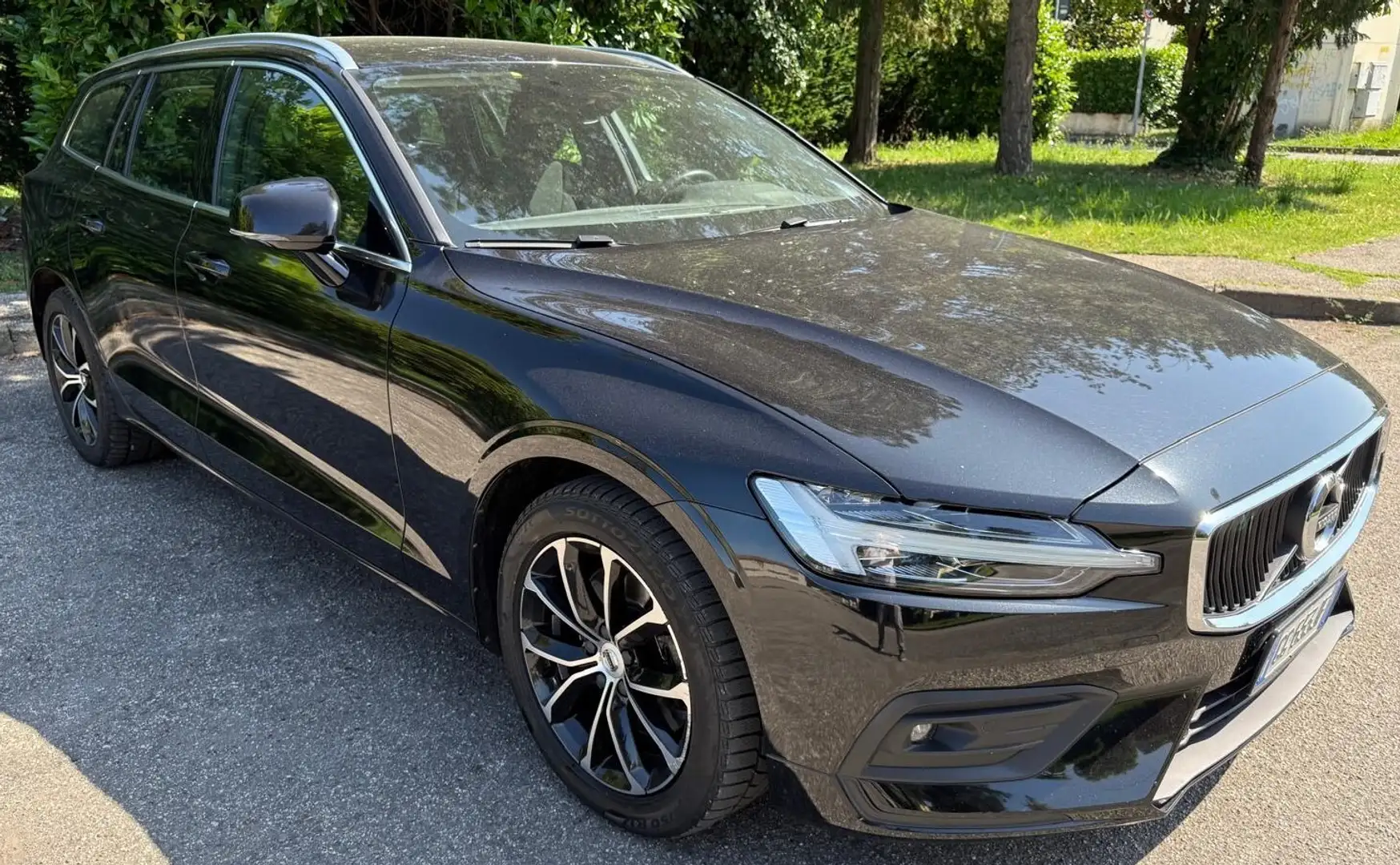 Volvo V60 B4 (d) Geartronic Momentum Business Pro Noir - 2
