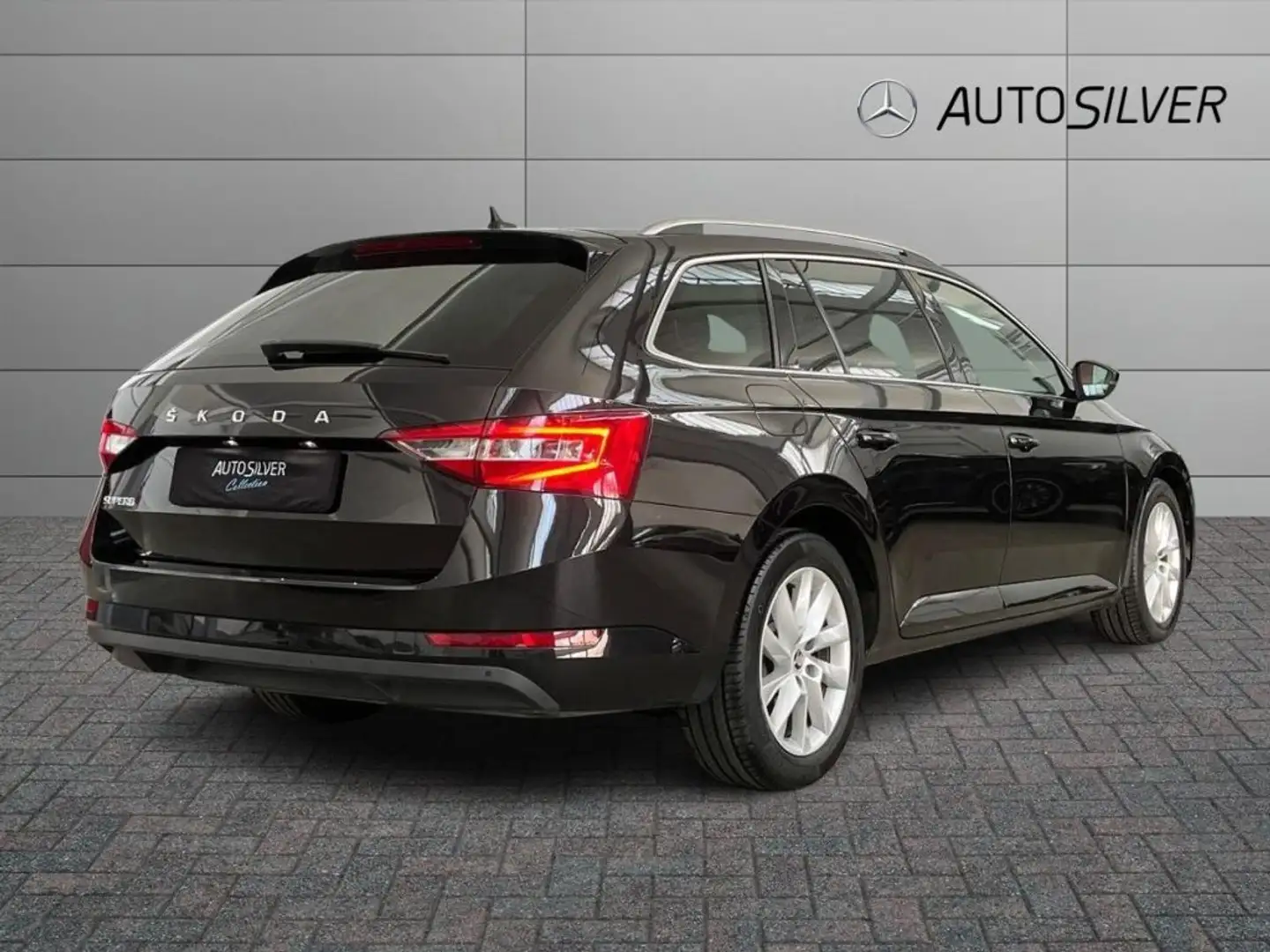 Skoda Superb 2.0 TDI 150 CV SCR DSG Wagon Style Nero - 2
