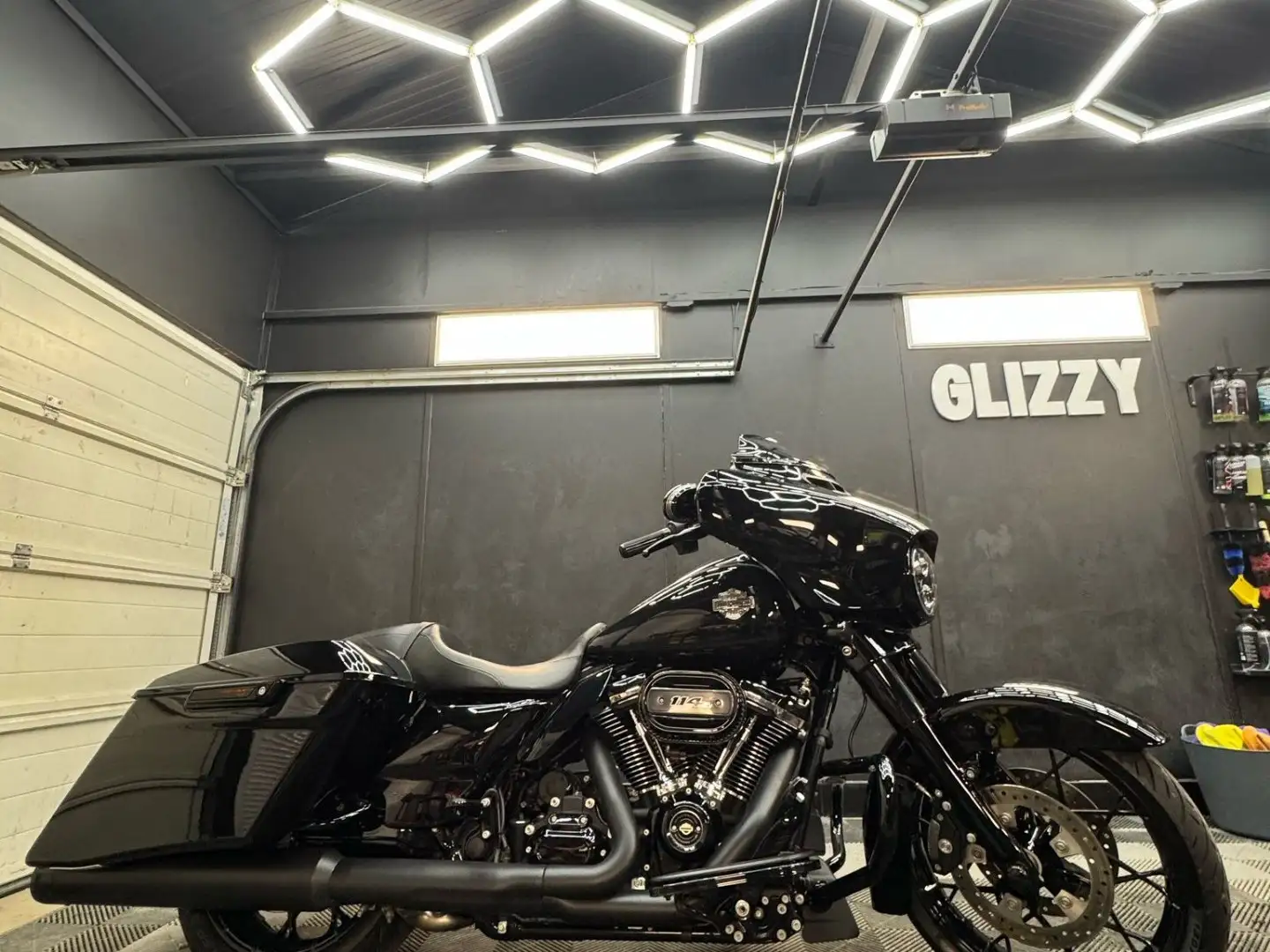 Harley-Davidson Super Glide harley davidson street glide special 114ci Black - 1