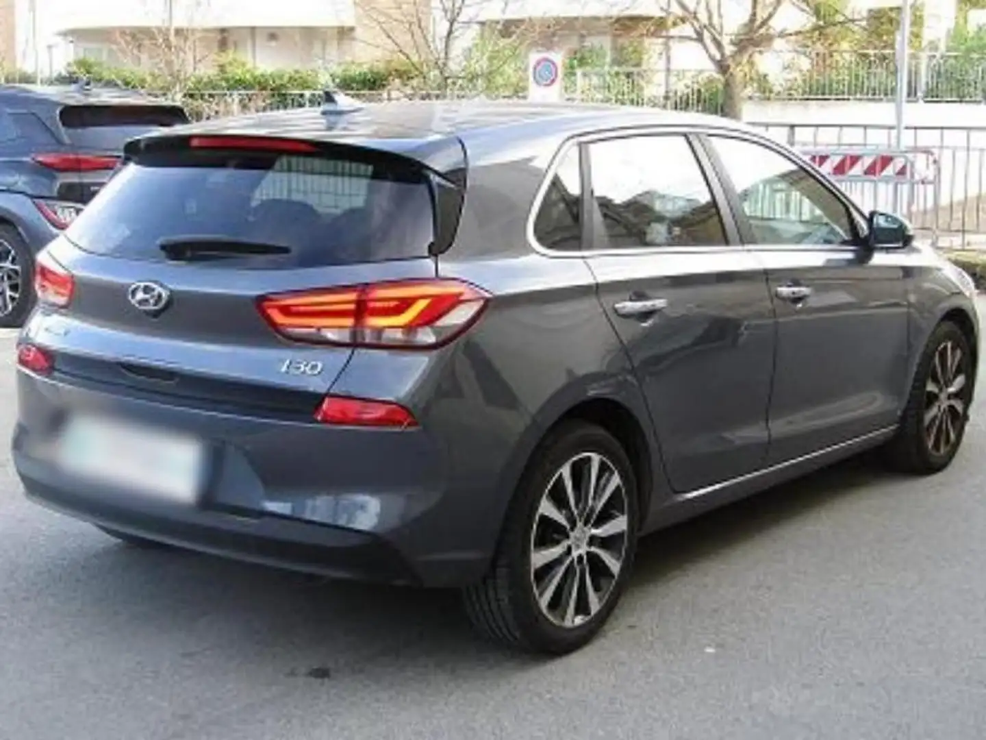 Hyundai i30 i30 5p 1.6 crdi Go! 110cv dct NEOPATENTATI Grigio - 2