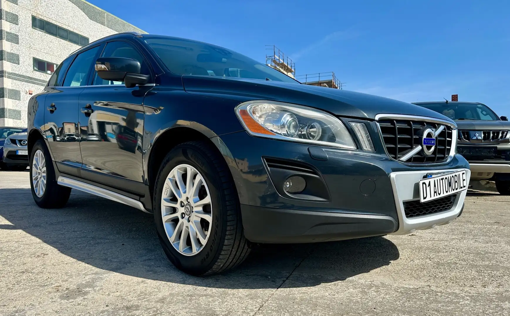 Volvo XC60 XC60 2.4 D 163 CV AWD Geartronic Summum Grau - 2